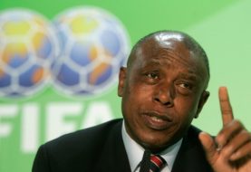 Токио Сексвале нe се отказва от битката за шефския пост във ФИФА
