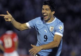 Луис Суарес на гол от историческо постижение с Уругвай